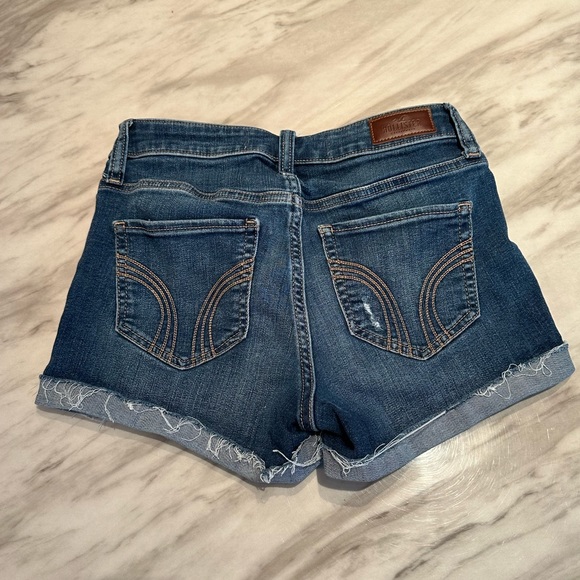 3/$10!!! Hollister Curvy Mid-Rise 3” Dark Wash Distressed Denim Jean Shorts - Picture 2 of 5